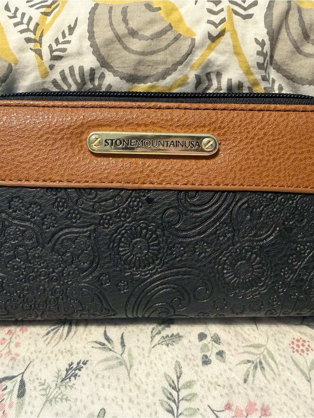 Stone Mountain Accessories Black & Tan Embossed Floral Crossbody Wallet